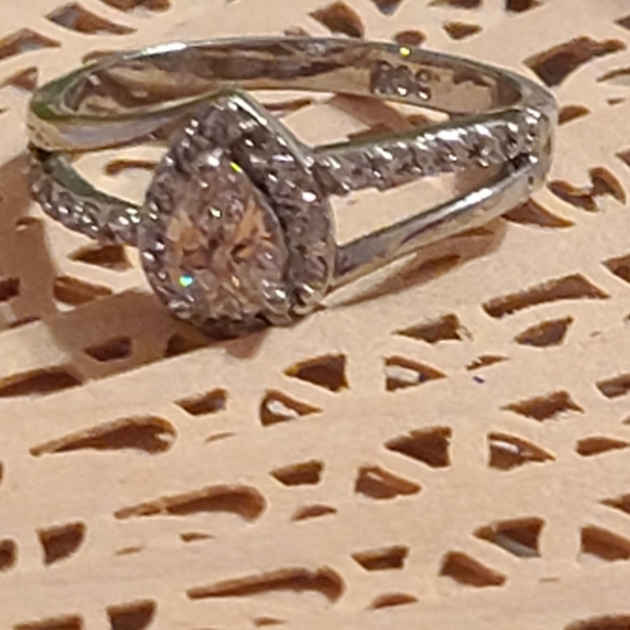 Size 10 ladies ring beautiful teardrop - Picture 13 of 14